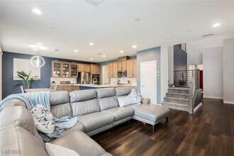 44 Verde Rosa Dr in Henderson, NV - Building Photo - Building Photo