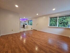 1108 Bellevue Way SE in Bellevue, WA - Building Photo - Building Photo