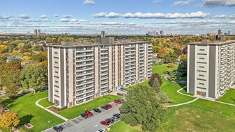 Cassandra Towers in Toronto, ON - Building Photo