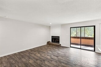 7205 Winery Ln in Charlotte, NC - Foto de edificio - Building Photo