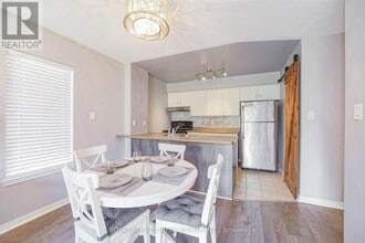 90 Aspen Springs Dr in Bowmanville, ON - Building Photo - Building Photo