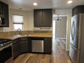15847 Cindy Ct in Santa Clarita, CA - Building Photo - Building Photo