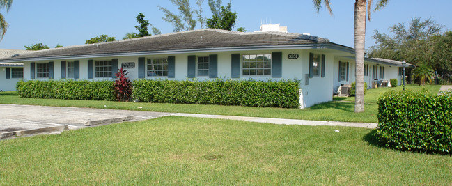 Spring Aire Apartments in Coral Springs, FL - Building Photo - Building Photo