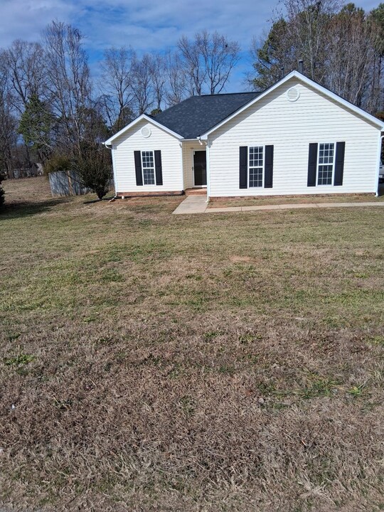 7007 Windsong Way in Wingate, NC - Building Photo