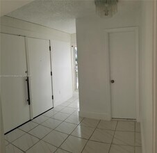 20415 Highland Lakes Blvd in Miami, FL - Building Photo - Building Photo