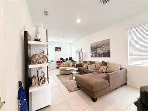 2033 Viewfinder St in Kissimmee, FL - Building Photo - Building Photo