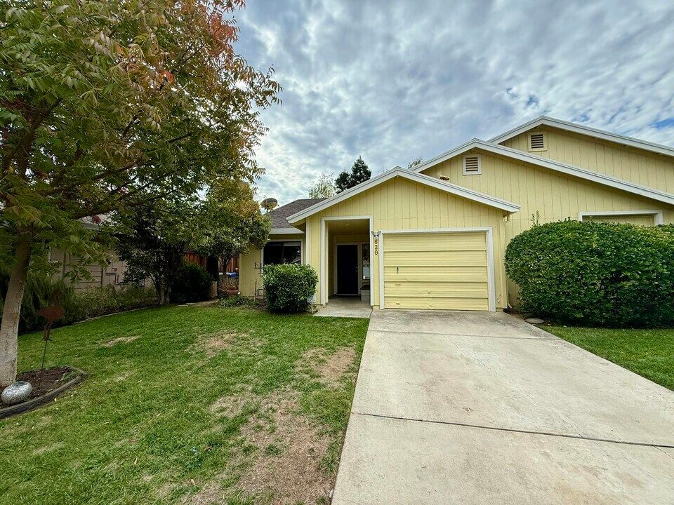 620 Oriole Ave in Davis, CA - Building Photo