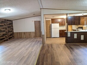 109 Lisbon St in Interlachen, FL - Building Photo - Building Photo