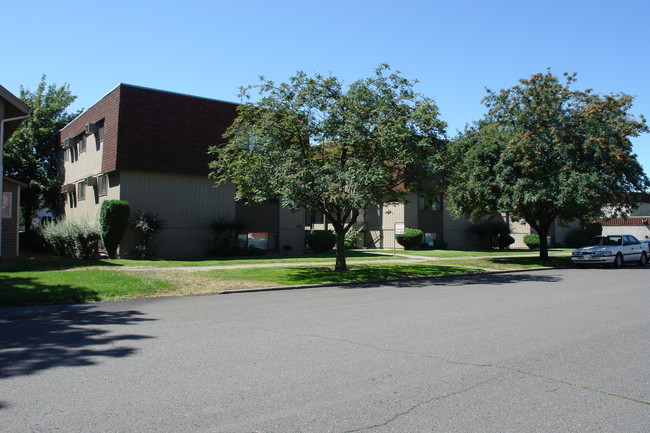 University Area Housing in Spokane, WA - Foto de edificio - Building Photo