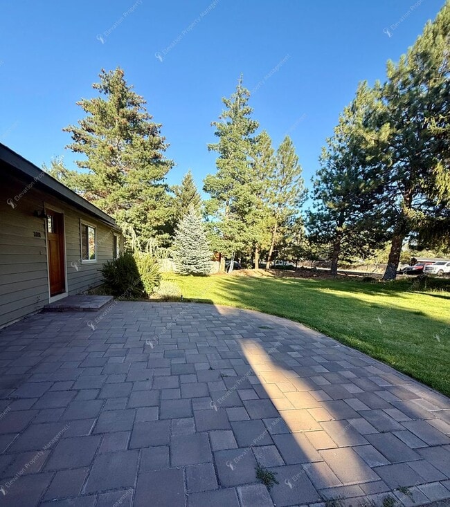 21360 Keyte Rd in Bend, OR - Building Photo - Building Photo