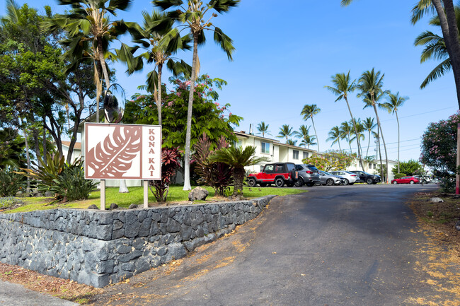 Palani Condo in Kailua Kona, HI - Building Photo - Building Photo