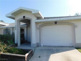 1029 SE 11th St in Cape Coral, FL - Building Photo