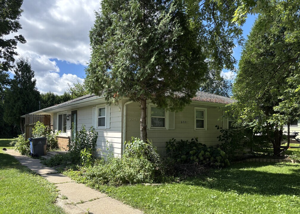 6321 Roselawn Ave in Monona, WI - Building Photo