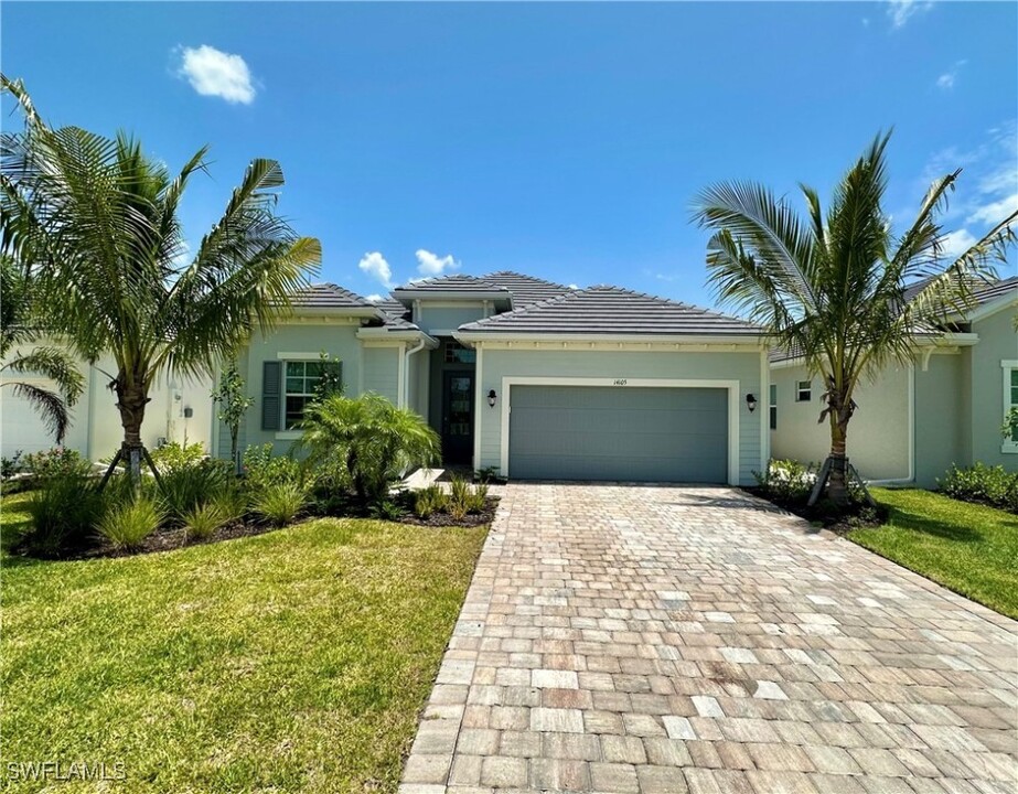 14105 Blue Bay Cir in Ft. Myers, FL - Foto de edificio