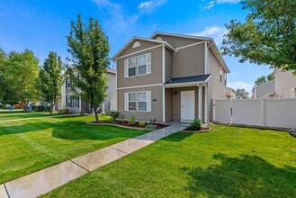 9483 W Weir Hollis Dr in Boise, ID - Building Photo - Building Photo