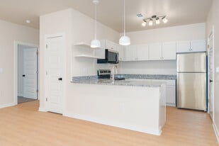 Newbury Flats in St. Charles, MO - Building Photo