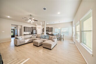 18203 Samie Nell Ct in Willis, TX - Building Photo - Building Photo