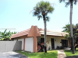 8251 SW 128th St, Unit A in Miami, FL - Building Photo