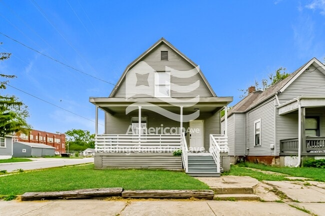 property at 1838 N California Ave