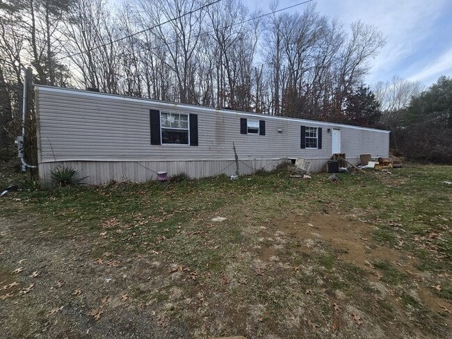 222 Farmington Rd in Woodlawn, VA - Building Photo - Building Photo