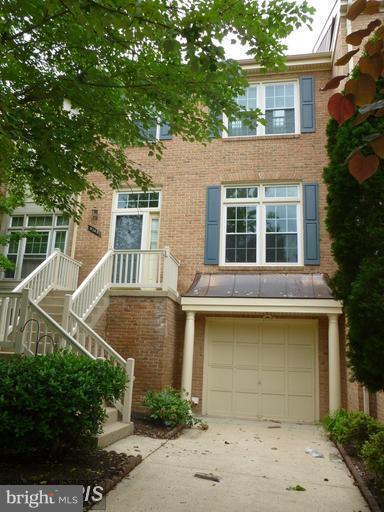 5142 Woodford Dr