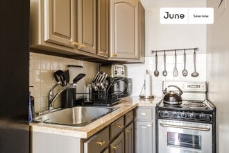 336 W 46th St, Unit 4F in New York, NY - Building Photo - Building Photo