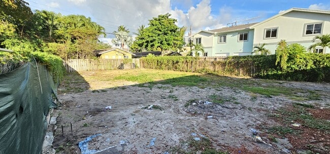 736 NW 2nd Ave