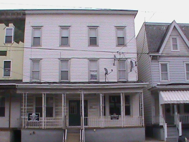 34 E Washington St in Port Carbon, PA - Building Photo