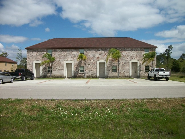 300-322 Parkside Dr in Bridge City, TX - Building Photo - Building Photo