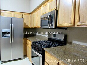 10550 W Alexander Rd, Unit #2166 in Las Vegas, NV - Foto de edificio - Building Photo