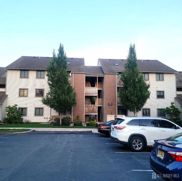 307 Ravens Crest Dr in Plainsboro, NJ - Building Photo