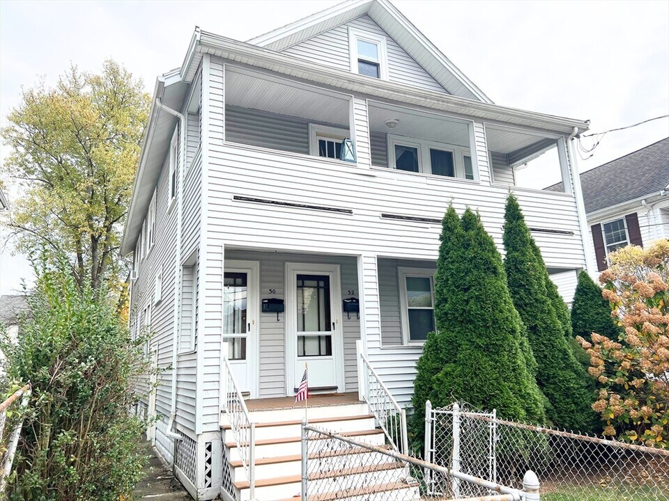 33 Adams St in Watertown, MA - Building Photo
