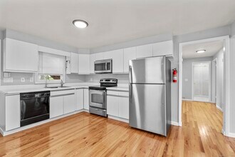 26 Hackett Cir N in Stamford, CT - Building Photo - Building Photo