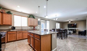 12217 W Chase Ln in Avondale, AZ - Building Photo - Building Photo