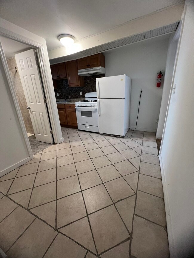 6115 Washington St in West New York, NJ - Building Photo - Building Photo