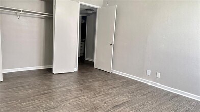 5426 Menchaca Rd in Austin, TX - Building Photo - Building Photo