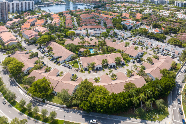 Costain Townhomes and Villas in Miami, FL - Foto de edificio - Building Photo