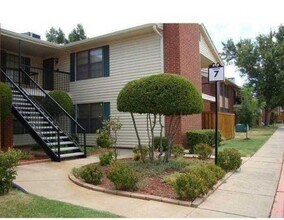 4400 Hemingway Dr in Oklahoma City, OK - Building Photo - Building Photo