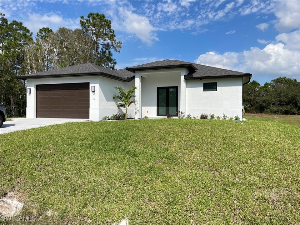 615 Addison St E in Lehigh Acres, FL - Building Photo