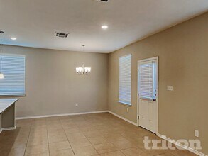 4327 Spirit Star Dr in Converse, TX - Foto de edificio - Building Photo