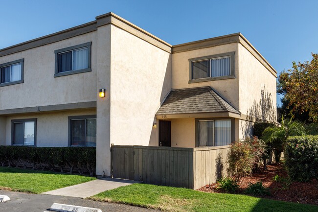 Angelina Terrace in Chula Vista, CA - Foto de edificio - Building Photo