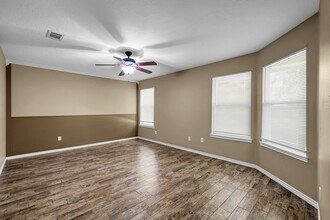 415 Paradise Ln in Montgomery, TX - Building Photo - Building Photo
