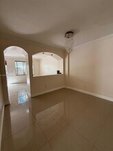 5500 NW 113th Ct in Doral, FL - Foto de edificio - Building Photo