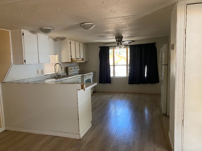 10406 Camp Mack Rd in Lake Wales, FL - Foto de edificio - Building Photo