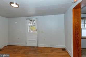 326 E Liberty St in Charles Town, WV - Building Photo - Building Photo