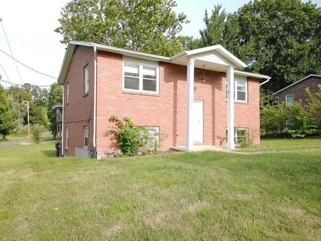 1608 Boyd Ln in Columbia, MO - Building Photo - Building Photo
