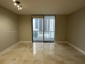 1050 Brickell Ave, Unit 23 in Miami, FL - Building Photo - Building Photo