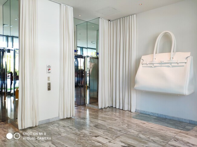 1300 S Miami Ave, Unit 1011 in Miami, FL - Building Photo - Building Photo