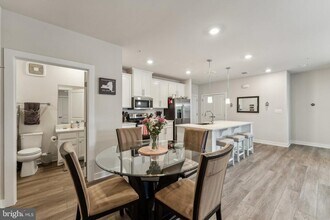 12875 Mosaic Pk Wy in Herndon, VA - Building Photo - Building Photo