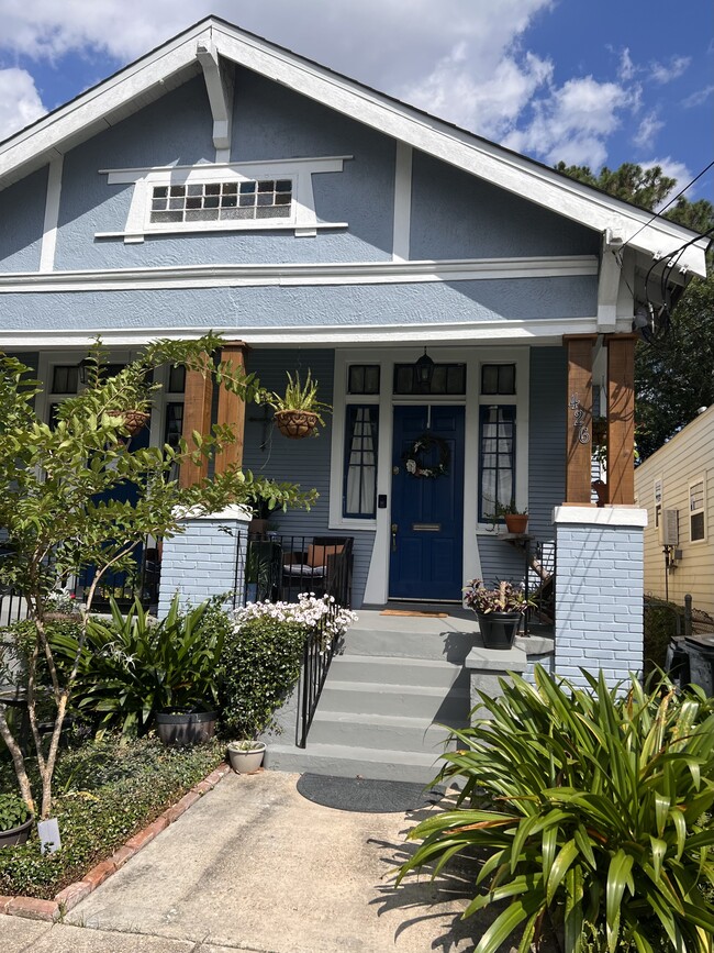 426 S Hennessey St